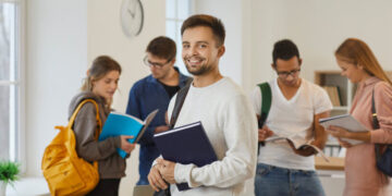 Estratégias Locais do Governador: Impacto e Desenvolvimento na Comunidade